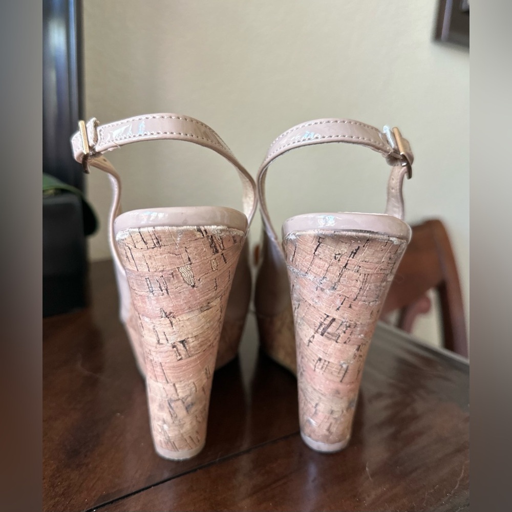 Chinese Laundry Patent Nude Platform Sandals - Picture 5 of 6